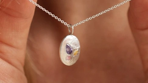Pendentif avec pierre de couleur silver clay