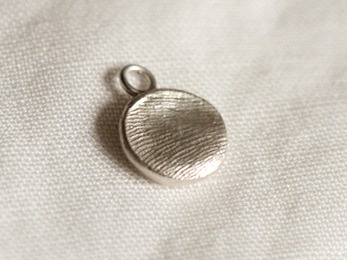 pendentif empreinte de doigt