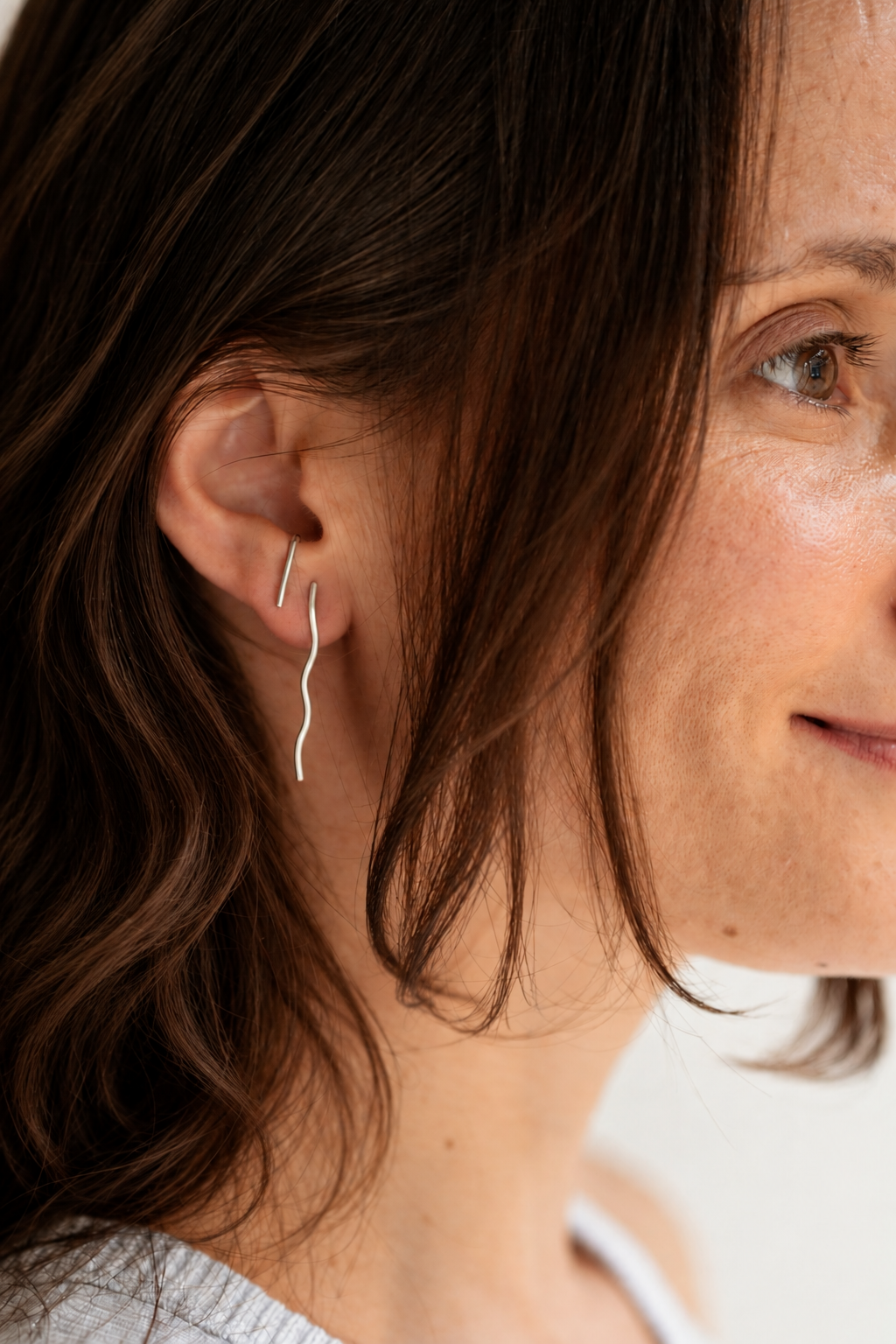 Boucle fine en argent créée en atelier