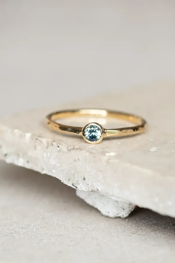 Bague_eclat_Auvergne_Taohe_saphir-et-or (6).webp