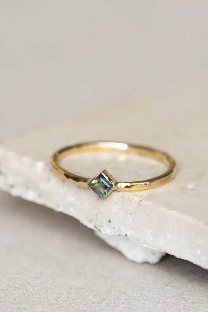 Bague_eclat_Auvergne_Taohe_saphir-et-or (3).webp
