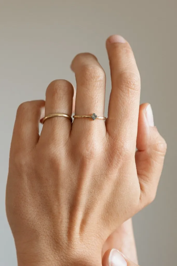 Bague_eclat_Auvergne_Taohe_saphir-et-or (10).webp